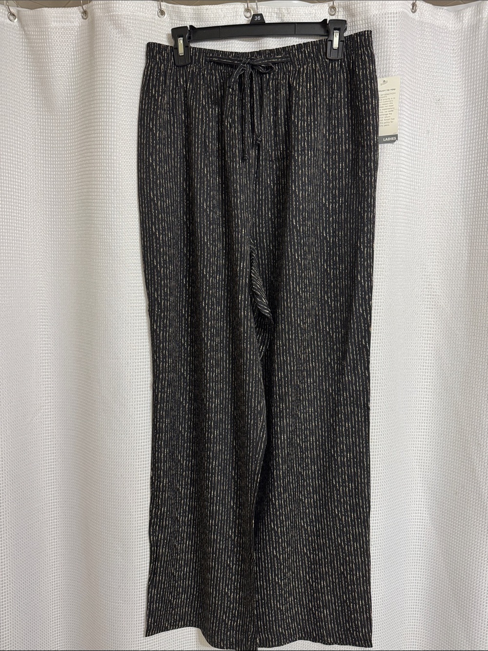 NWT Expressions pull on casual pants. Size Extra Geande